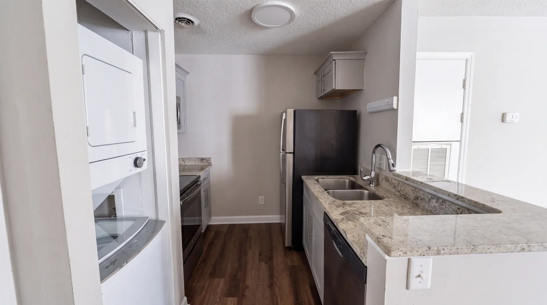 415 Flats photo 8