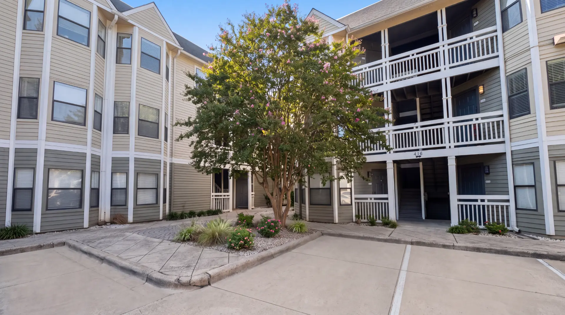 415 Flats photo 4