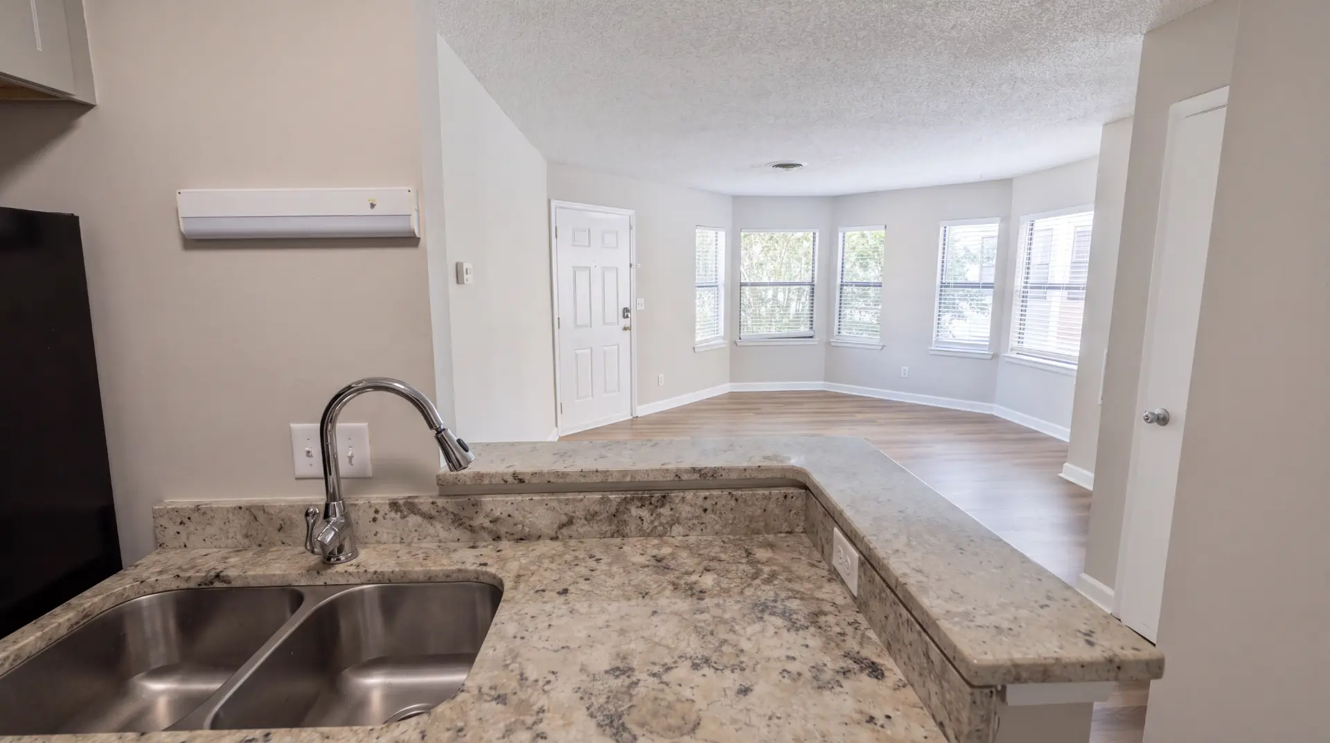 415 Flats photo 9