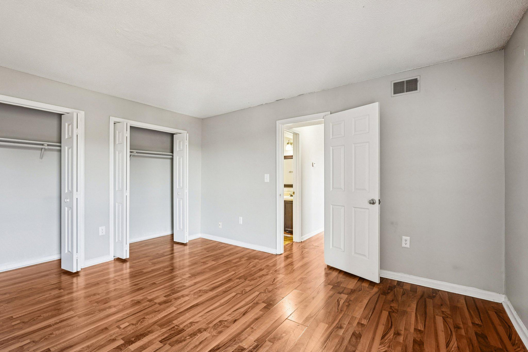 Sharonridge Apartments photo 15