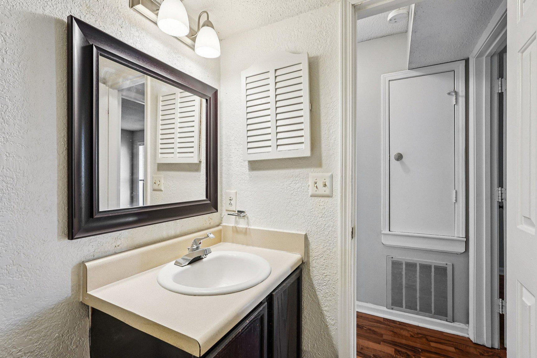 Sharonridge Apartments photo 2