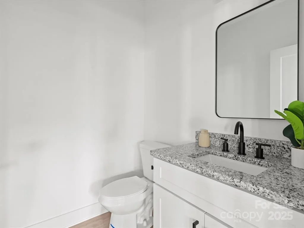 1479 Earl Street photo 9